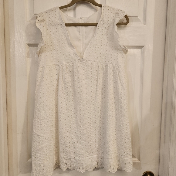 Source Unknown Dresses & Skirts - White Eyelet Sleeveless Sun Dress With Built In Shorts And Pockets